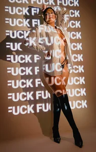 SarahYates Visual Control  6. fénykép