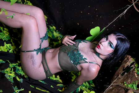 Arii_moon 🥂 "I'm the gold you seek." 🔥 Pic 3