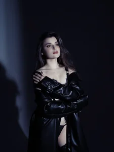 AlyaMiller In a black coat 사진 4