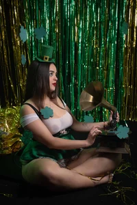 hannahst_ HAPPY SAINT PATRICK 🍀💵💸 Bilde 4