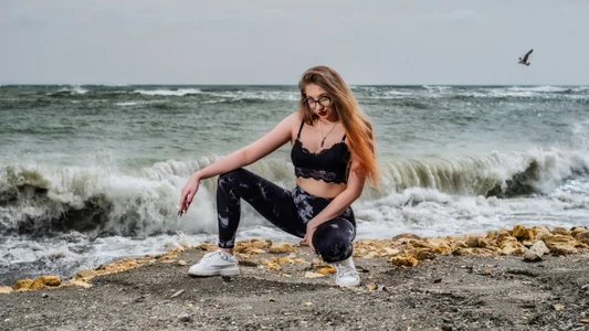 ArielBurn Touches of waves Pic 2