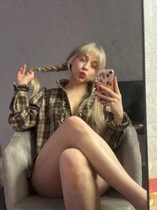 lavenderluxe How do you like my twin peaks shirt? Poză 2