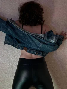 Miss_Amberr get on your knees baby зображення 3