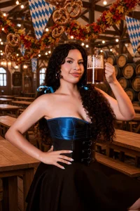 Skyler_Fox_ Cheers at Oktoberfest 🍻 Foto 2