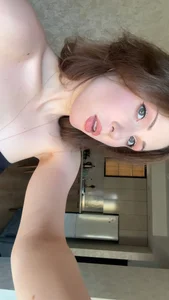 MargaretShyandSkinny a cheerful trip to the store  3 снимка