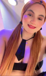 JuliaDavis_1の"My body is burning, are you coming to put it out with me?"😈の 2枚の写真