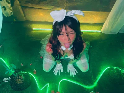 april_bennettのIn a few days I'll be back with new Halloween photos.の枚の写真