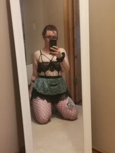 VelvetVixenXOX Public Pic 4