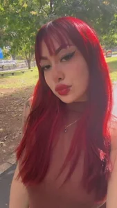 Laila_Pink Public Pic 3