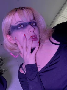 AuroraWrenfield Pris "Blade runner" টি ছবি