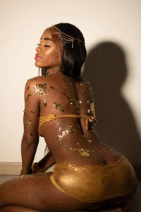 _chloe_adams Your gold girl🔥🔥 зображення 3