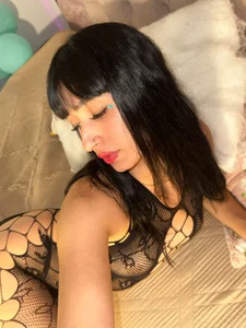 laurem-paulette My curves can't be explained... they're to be enjoyed 🍑🔥  5. fénykép