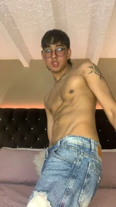 Dark_hairy_Opss my pants are falling 😏 Bild 3