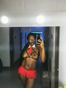Roxan-hot69 Good grades? No. Just waiting for your cum. 🔥 Kuva 3