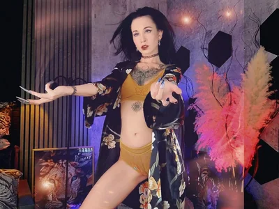 GoddessVespera Lady in yellow Immagine 