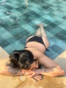 Liathompson_FGPool Day 👙💦图片