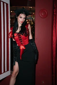 Tsar Winter Couture de BeverlyMost  2 photos