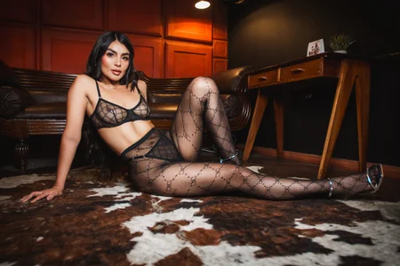 Holly_Brensonexx_ “If you were here, I wouldn't let you escape... I would make you feel every sigh, every moan, as if Foto 4