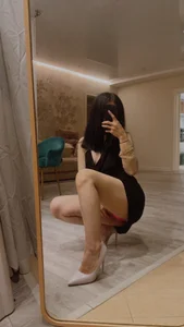 SexyEileen- Public Pic 4