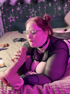 MilanaSkyingg: playing with a giant dick ( 9 фото)