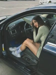 MilenaMilvenin the car图片