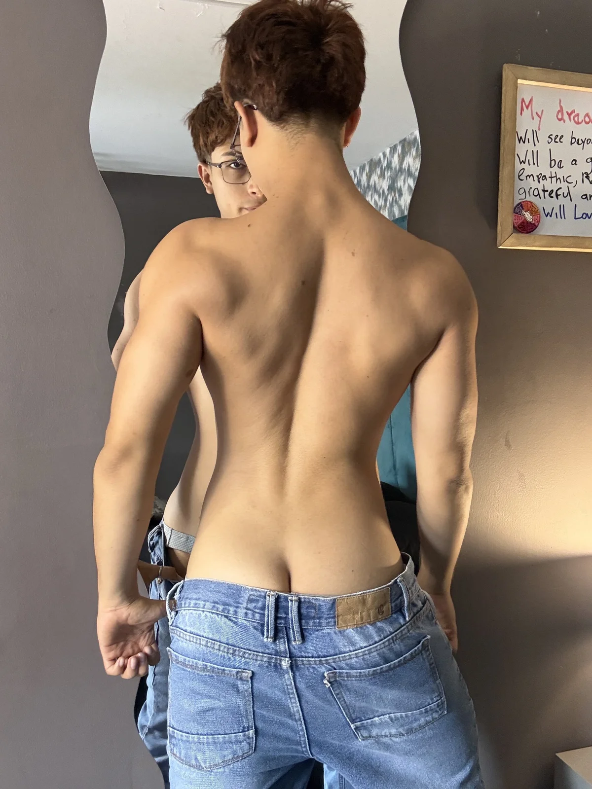 Aaron_Eze Trendaava kuva 2906