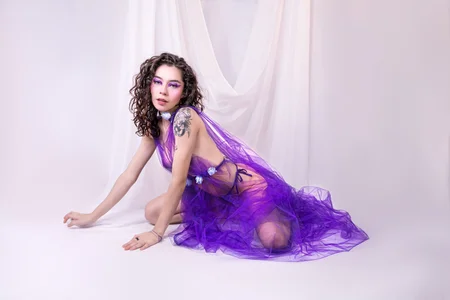 Lilith_Inferna💋 "Petals on my lips, fire in my body…"图片 2