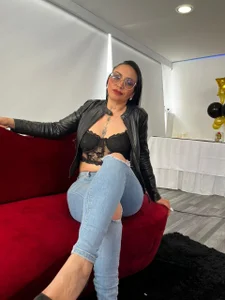 Elaanna_01 More of your QUEEN😈 Pic 2