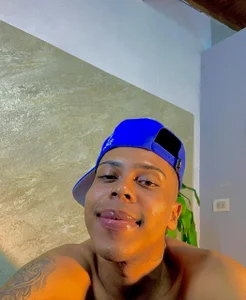 ada-brooke Public  2টি ছবি