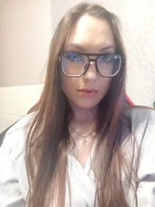 CarolineGlow_ Public Immagine  2