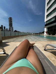 POOL DAY 😎☀️ od zoey-fox  4 snímek