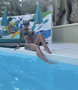 Poolside de Mia_LatinaX  Imagens