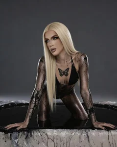 khalany_hadid goddess who does not ask permission Billede 2