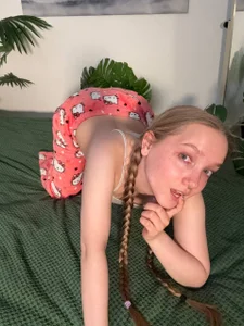 bambi_lu do u like my 🎀Hello Kitty🎀 pants? Foto 3