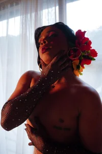 CuteRomi: sexy in the bark ( фото)