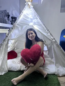 caira Cabello negro Poză