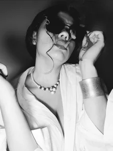 Brendaajames Black and white Pic 8