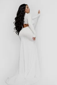 michellefoxx6 In white, life burns better 🤍💍 Pic