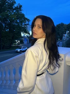 KaceyLogoleo Between Us Only зображення