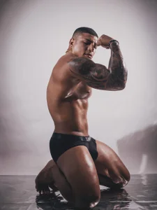 chrizmacgregor Public  3টি ছবি