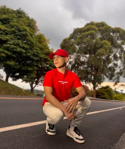 where red does not go unnoticed and eyes linger. ❤️‍🔥 de jhosepMoreno Foto