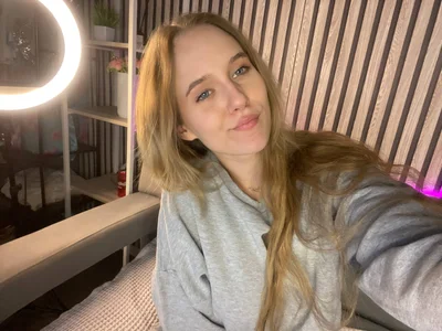 Casey_Sweeet Cute girl is cold Pic