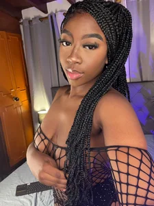 Emaaa-curvyy Catch me if u can Foto 4