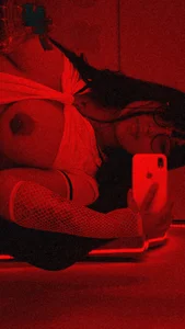 hollyprincess_2: Red ( 3 фото)