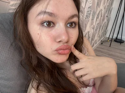 LewisThrone Kiss me Pic 2