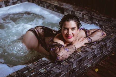 LenaRuiz_ 𝗦𝗵𝗮𝗹𝗹 𝘄𝗲 𝗴𝗲𝘁 𝘄𝗲𝘁?𝗧𝗼𝗴𝗲𝘁𝗵𝗲𝗿?💦 Pic