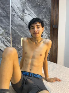 NoahWalker__ know me Pic 5