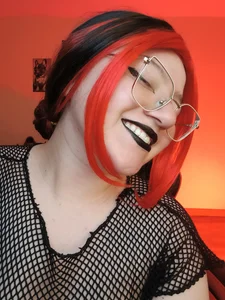 Gigi_hart7 Gothic and horny Pic
