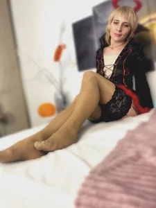 ElzaGlower Halloween Special 😈 Pic 4