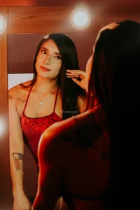 Lady in Red, ready to set your night on fire🔥 od Vhaleria_Vega  2 snímek